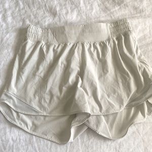Lululemon Hotty Hot shorts in bone